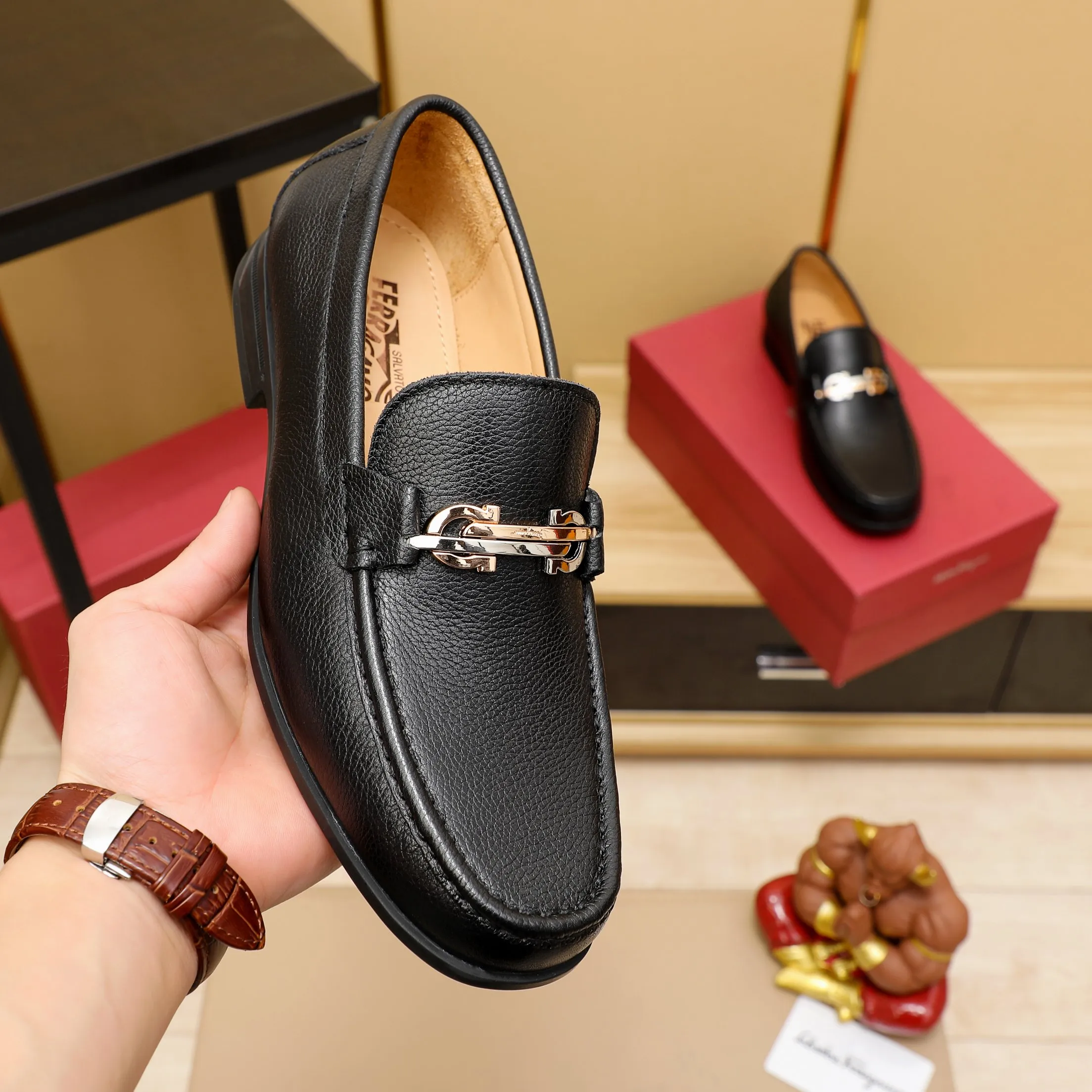 Men's clothing and shoes 💰460 🔥Ferragamo's new men's casual slip-on shoes🇨🇳Official website original 1:1 mold opening, original quality💯Fine workmanship, high-end luxury☘The upper is made of imported Italian first-layer cowhide🌴Luxury🐂leather lining🍓Rubber wear-resistant and non-slip outsole, breathable and comfortable to wear🍍The first choice for high-end men, black, size 38-45